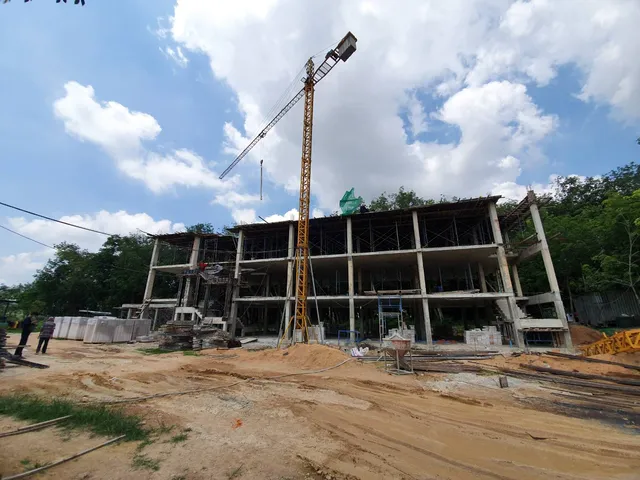 4 Storey Residential Building with 150 mm Thick Floor Slabs